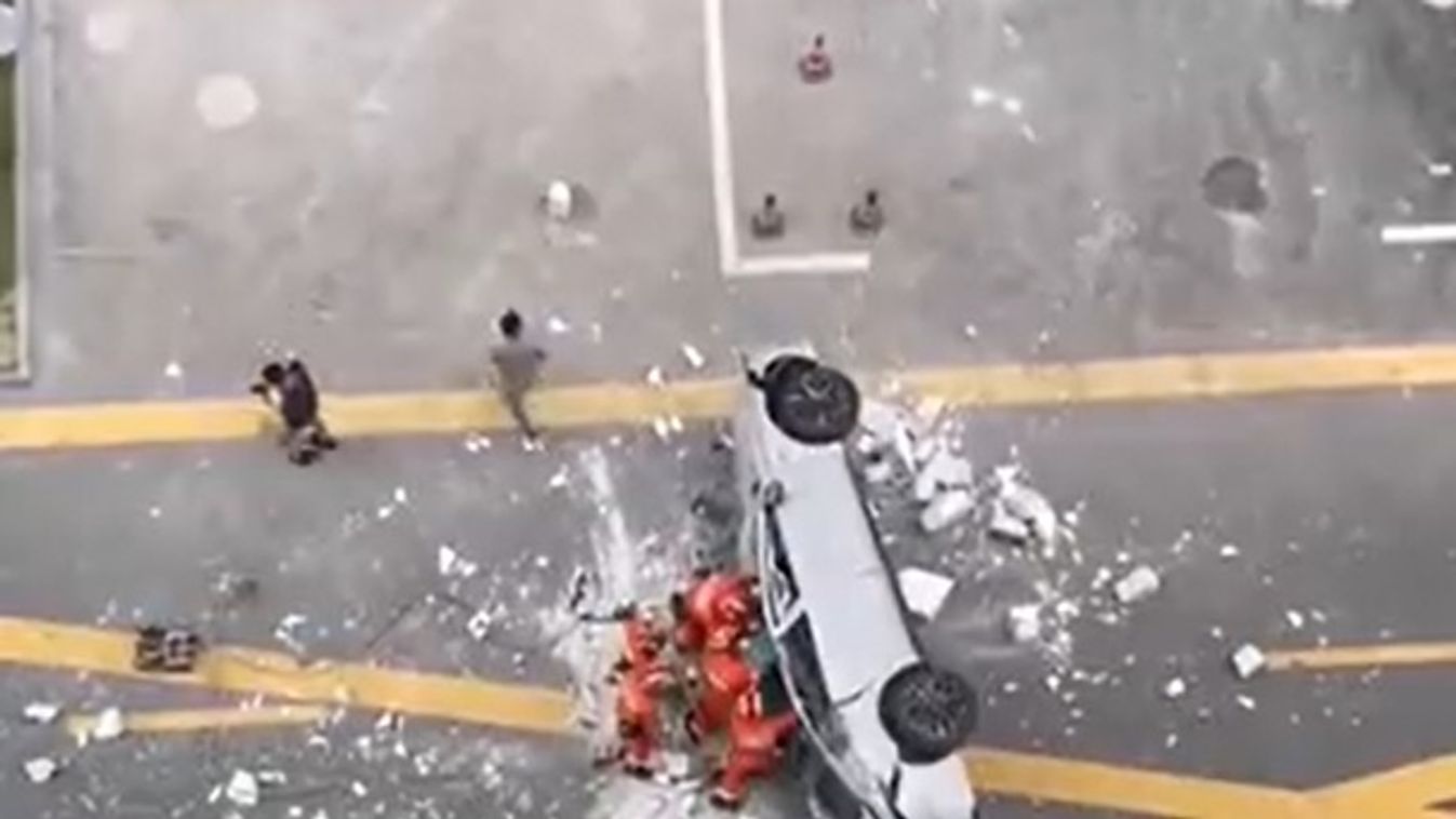 Lezuhant autó, NIO, Kína 