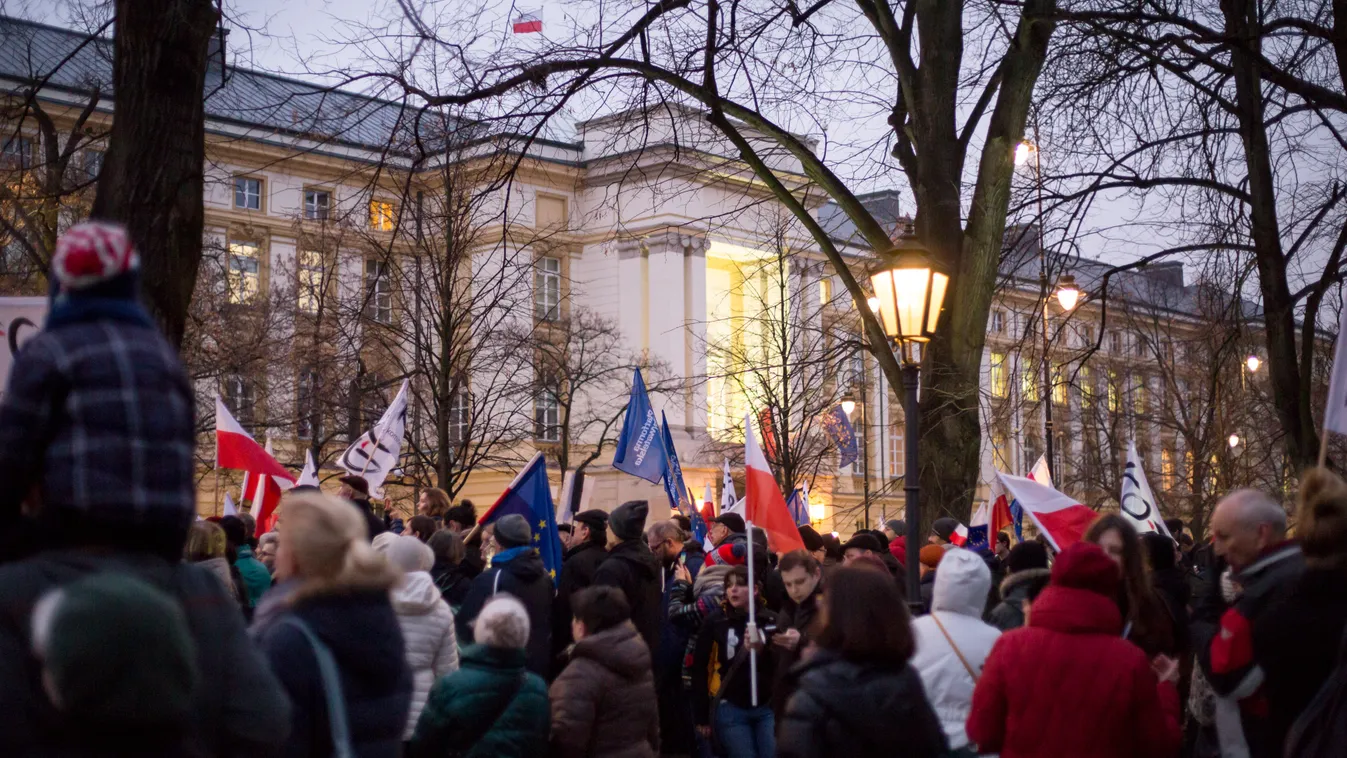 Anti-government demo in Warsaw, Poland Committee for the Defence of Democracy KOD Mateusz Kijowski Anti-government demo anti-government Defence GOVERNMENT Kijowski OFFICE Party Poland Polish PRIME MINISTER Szydlo committee DEMOCRACY DEMONSTRATION razem nu