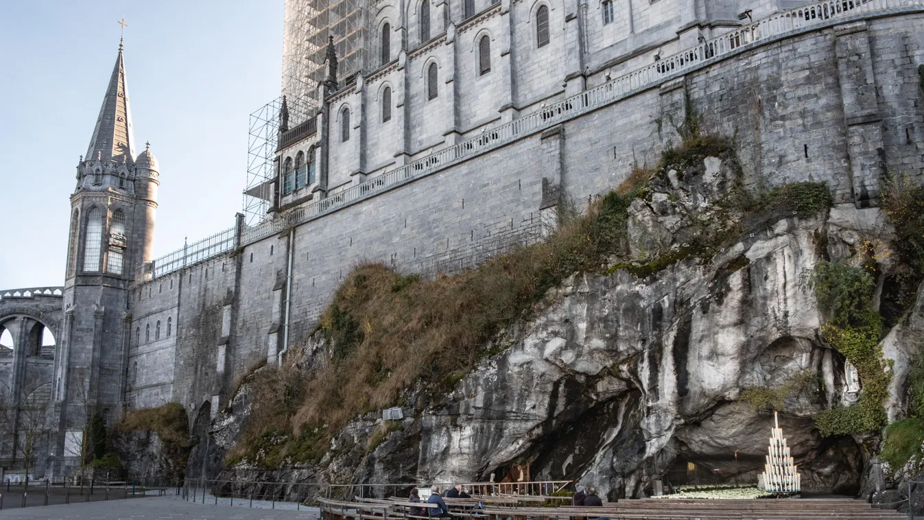 Lourdes zarándokhely Massabielle-szikla 
