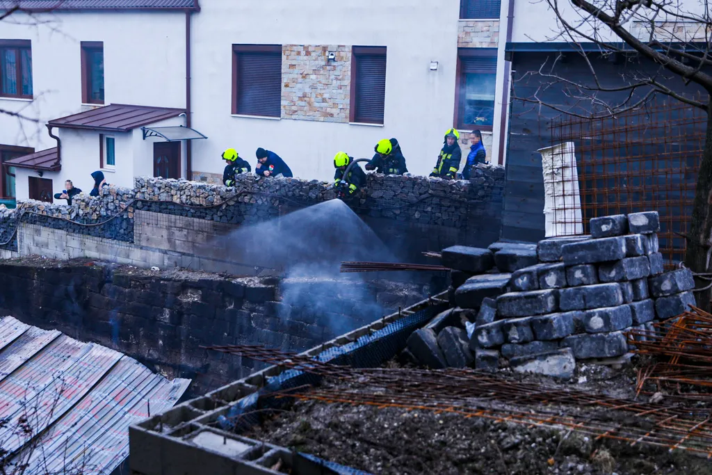 Tűz, kigyulladt egy óriási raktár a XXII. kerületben, Alsó Sas utca, 2021.02.19. 