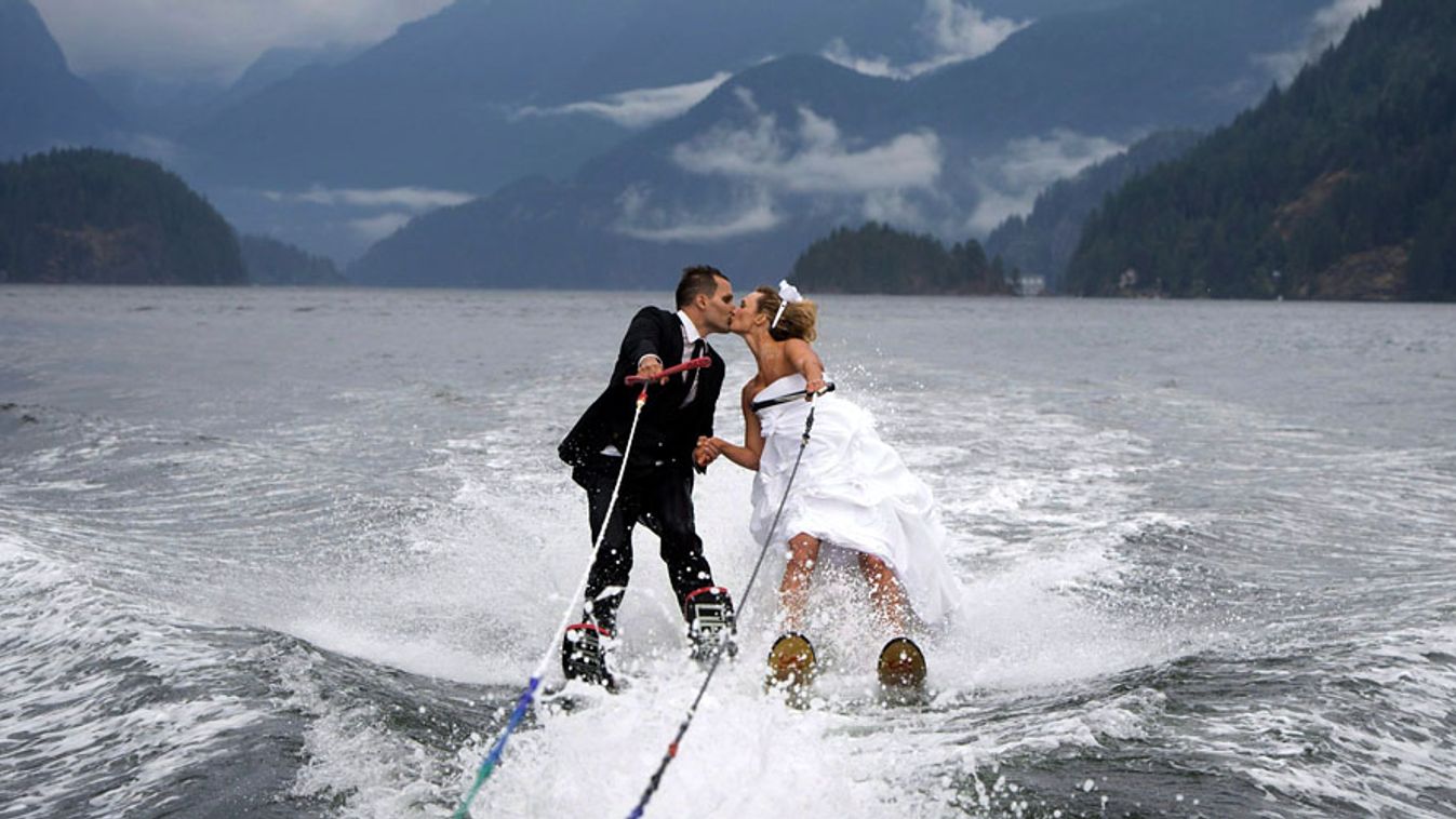 A frissen házasodott Cam Auge és Caylee Wasilenko vízisízik a kanadai North Vancouver Bedwell-öblében