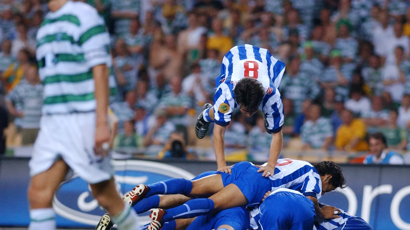 SOCCER-UEFA-CELTIC-PORTO Horizontal OFFBEAT EMBRACE FINAL MATCH TEAM JOY 