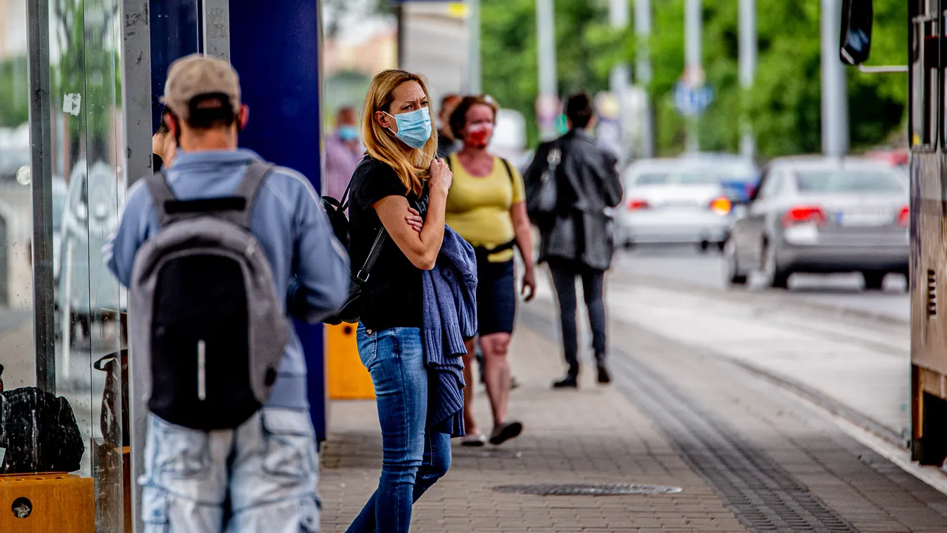 koronavírus korona vírus fertőzés járvány betegség Budapest maszk BKK közlekedés villamos 
