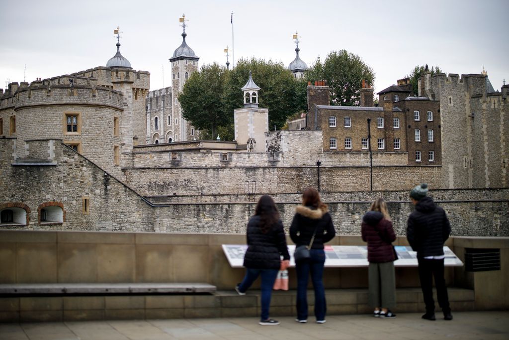 Tower, London, holló, Nagy-Britannia , Yeomen Warder Horizontal animal tradition royals 