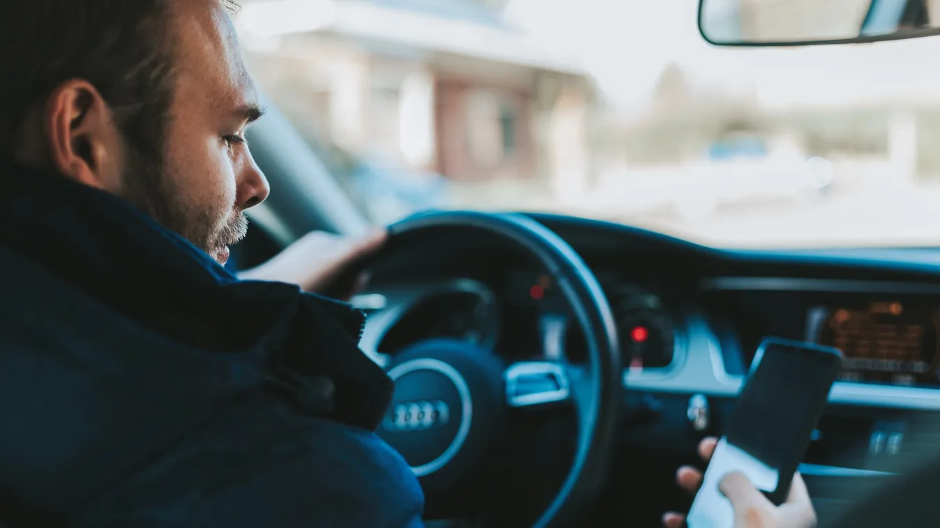 autó kocsi mobil mobilozás vezetés car phone smartphone driving 