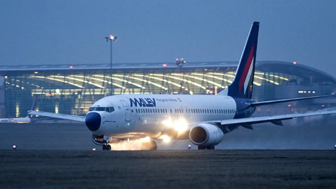 A Malév Boeing 737-800 típusú repülőgépe száll fel a Budapest Liszt Ferenc Nemzetközi Repülőtér 1-es futópályájáról, Leált a Malév