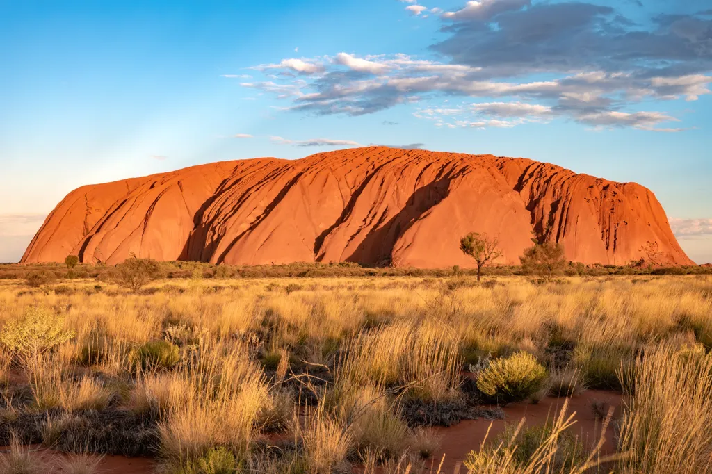 Egy közel 900 méter magas szikla az ausztrál őslakosok szent helye, galéria, 2023 