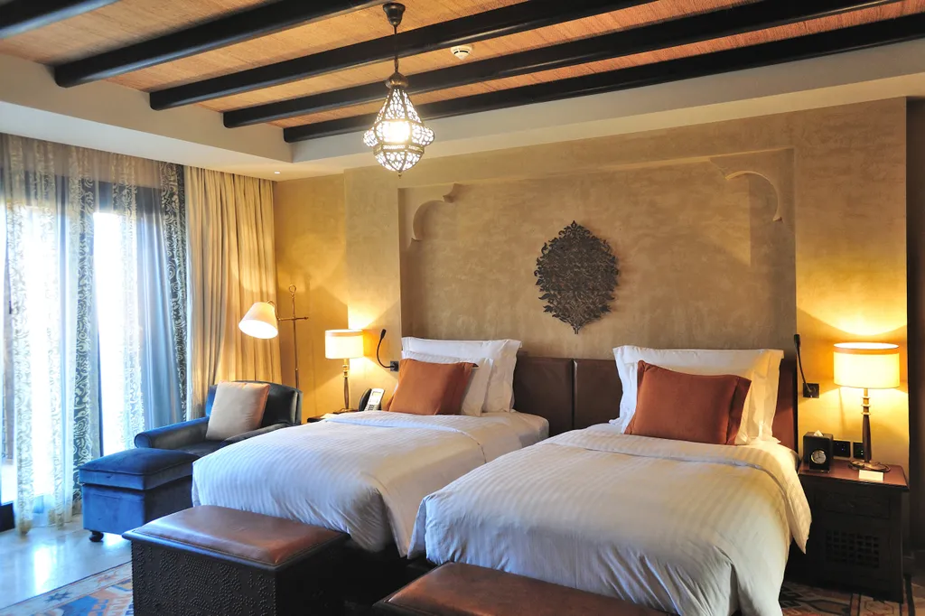Romantikus sivatagi naplemente qasr al sarab hotel luxus sivatag utazás 
 SARAB RUB AL KHALI Horizontal HOTEL HOLIDAYS DESERT BED MIDDLE EAST 