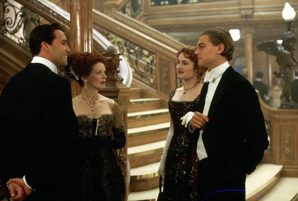 Titanic Cinema MAN men WOMAN women evening dress elegant liner STAIRS HORIZONTAL 