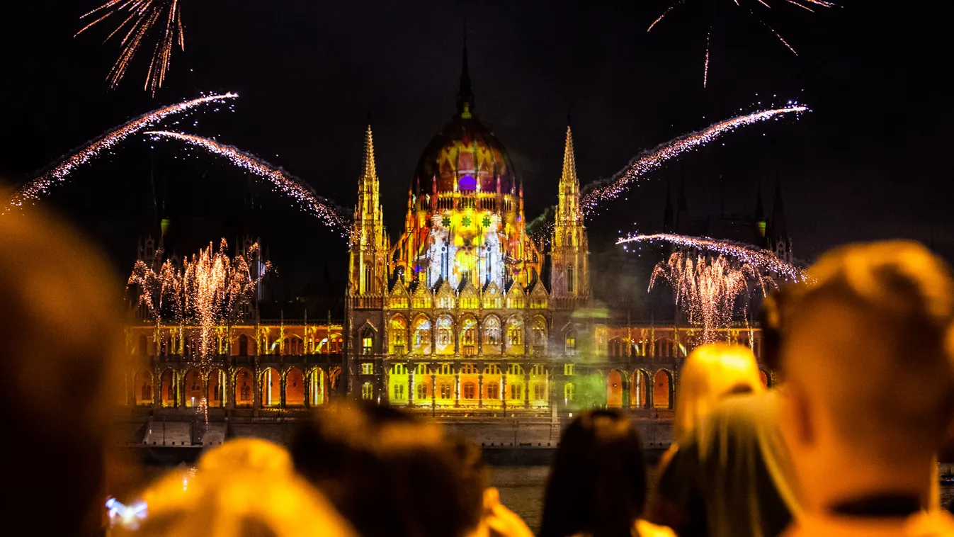 Európa legnagyobb tűzijátékát az Origo fotósai szerint fényfestés Országház Parlament 2021 08 20 2021.08.20. augusztus Szent István 