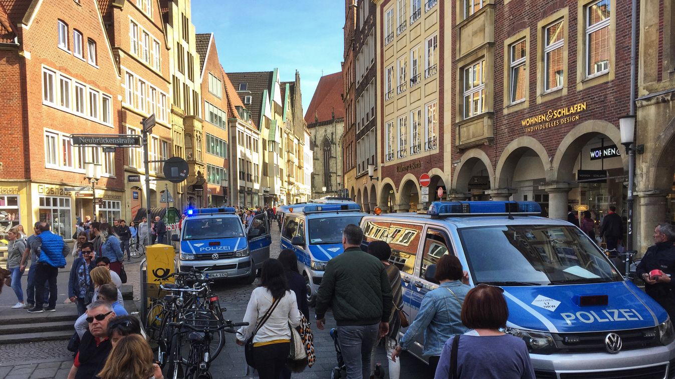 Tömegbe hajtott egy furgon Németországban, Münster 