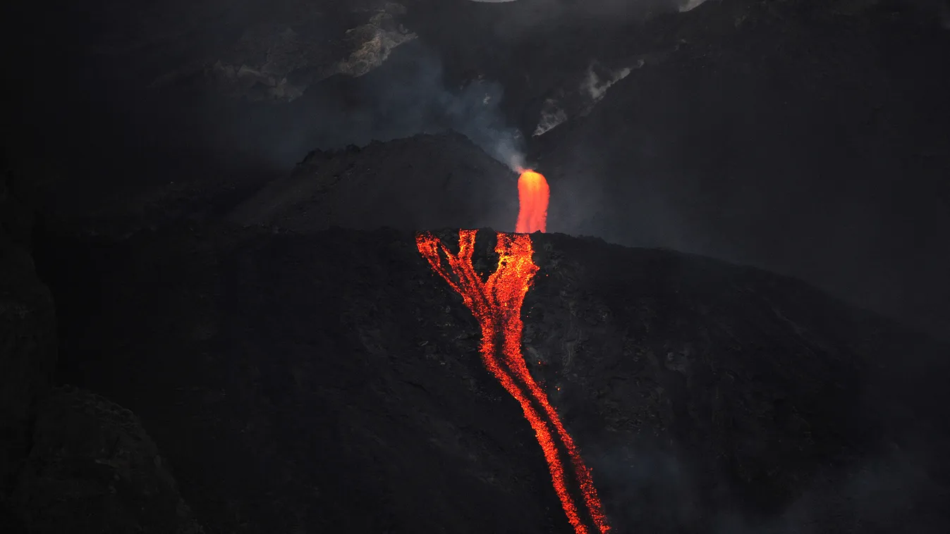 stromboli, vulkán, vulkánkitörés, olaszország 