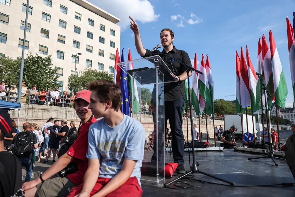 MZP, Márki-Zay Péter, tüntetés, tiltakozás, Jászai Mari tér, Budapest, KATA változás, KATA adó, KATA 