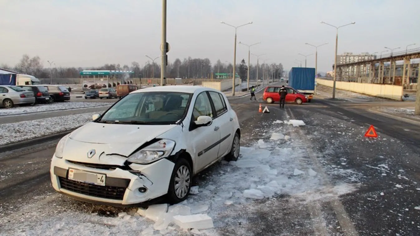 Renault Clio jégtábla baleset 