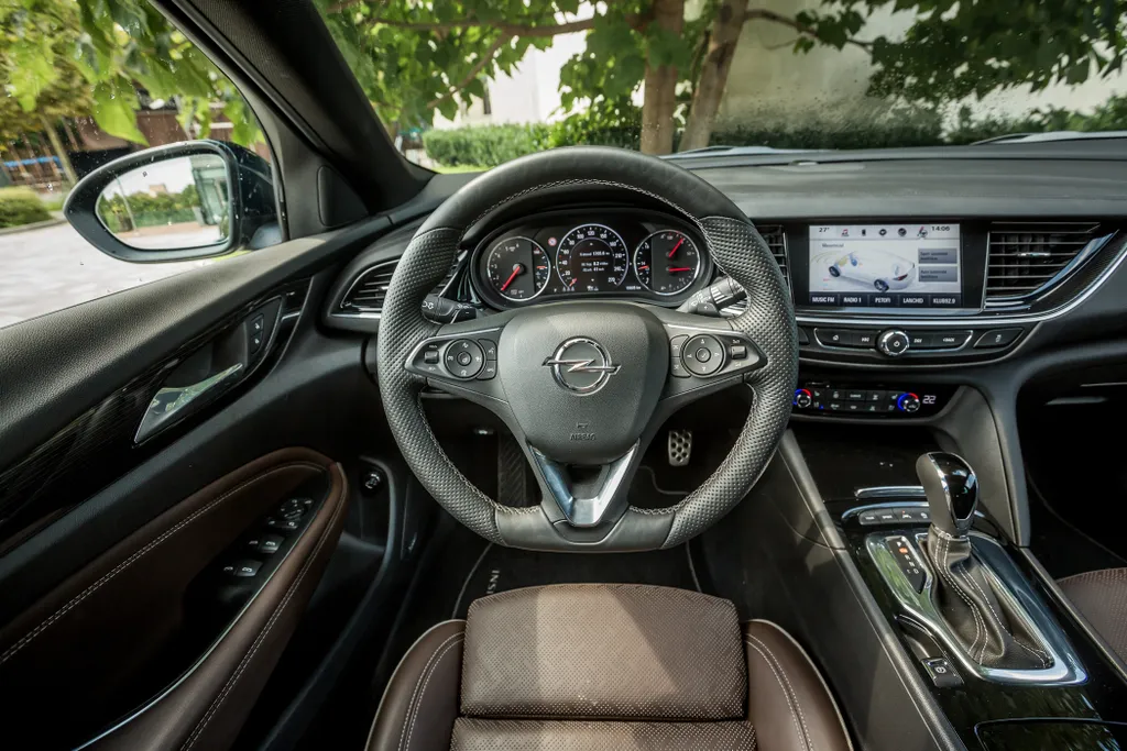 Opel Insignia Sports Tourer 2.0 CDTI teszt (2018) 