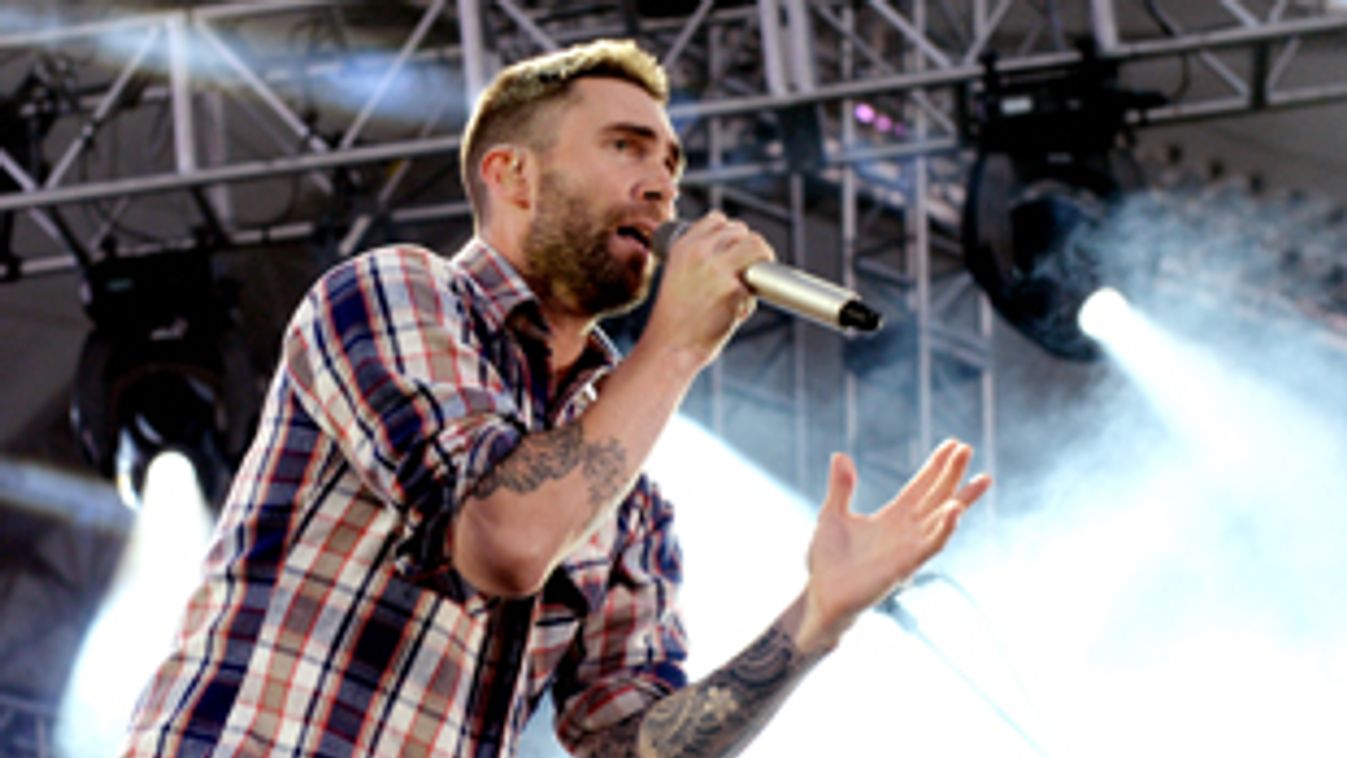 Adam Levine Maroon 5