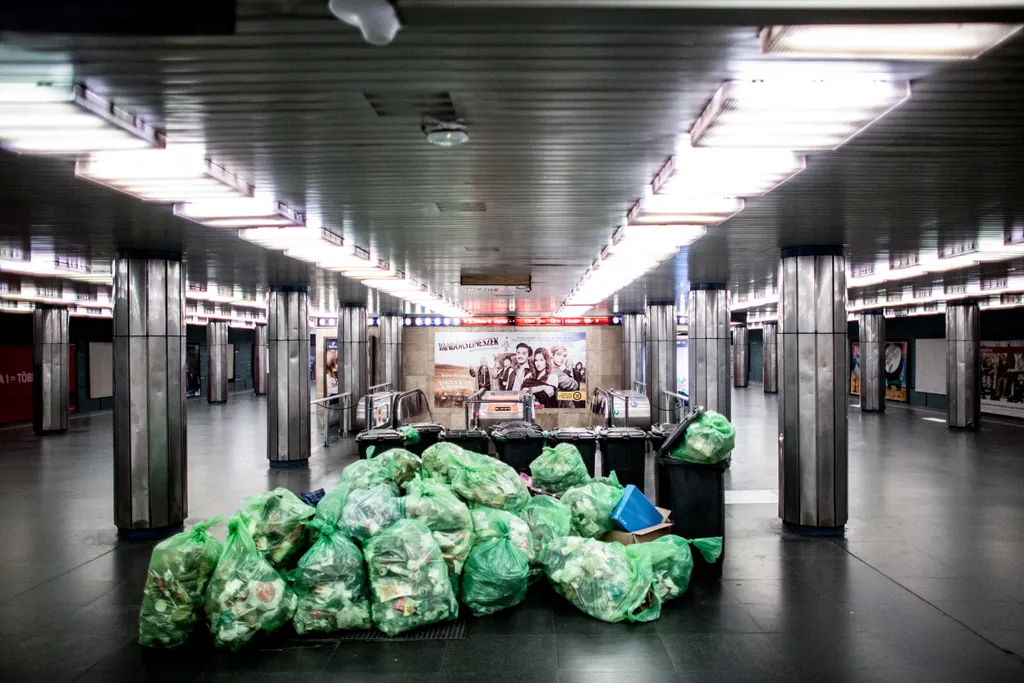 éjszakai metrólátogatás, M2 Deák tér- Kossuth tér, GALÉRIA 