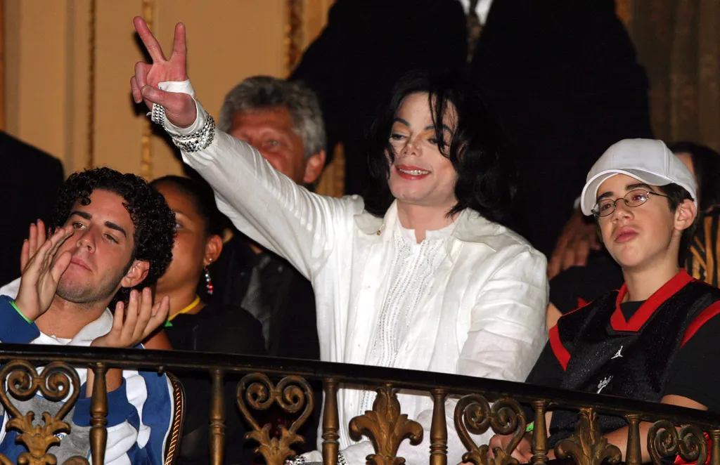 Michael Jackson, 2003, GALÉRIA 