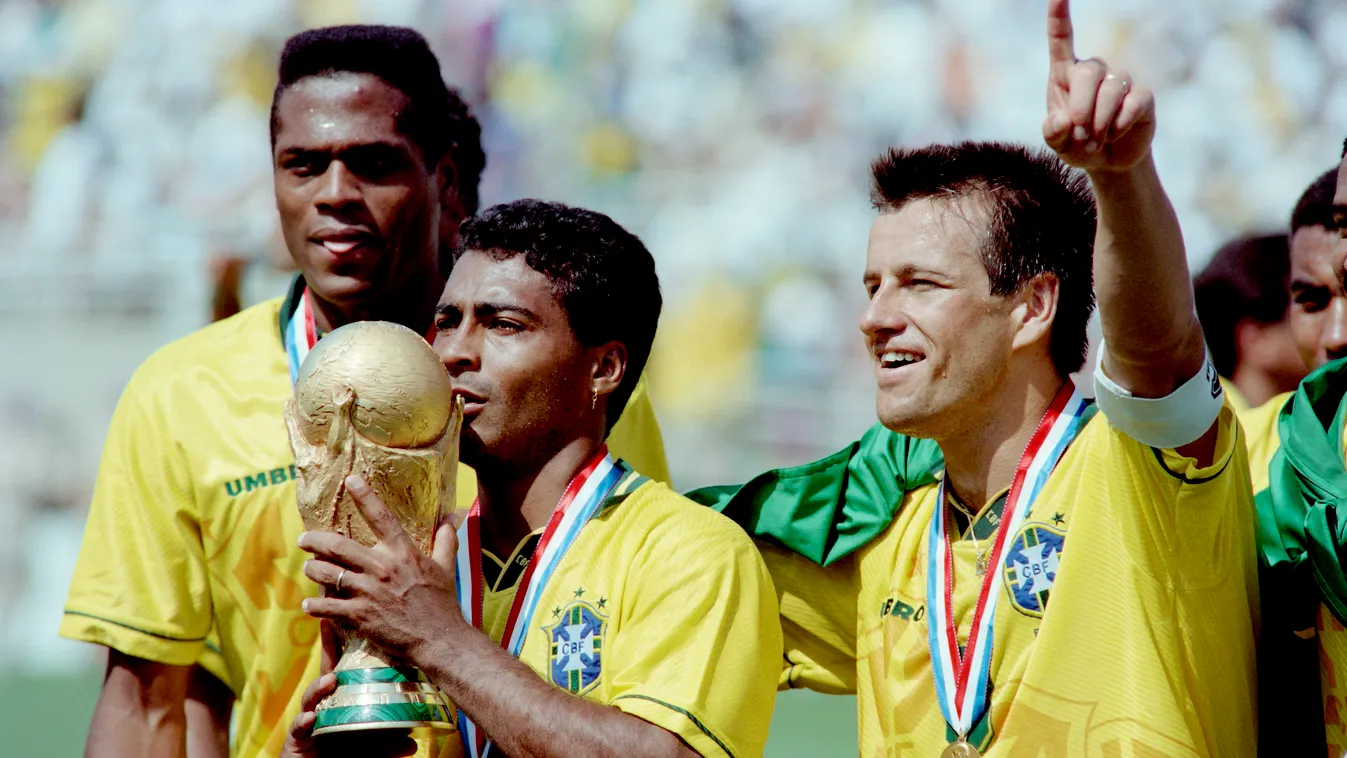 SOCCER-WORLD CUP-1994-BRAZIL-ROMARIO-TROPHY Horizontal KISS WORLD CUP FINAL MATCH MEDAL TROPHY TEAM WINNER FOOTBALL 