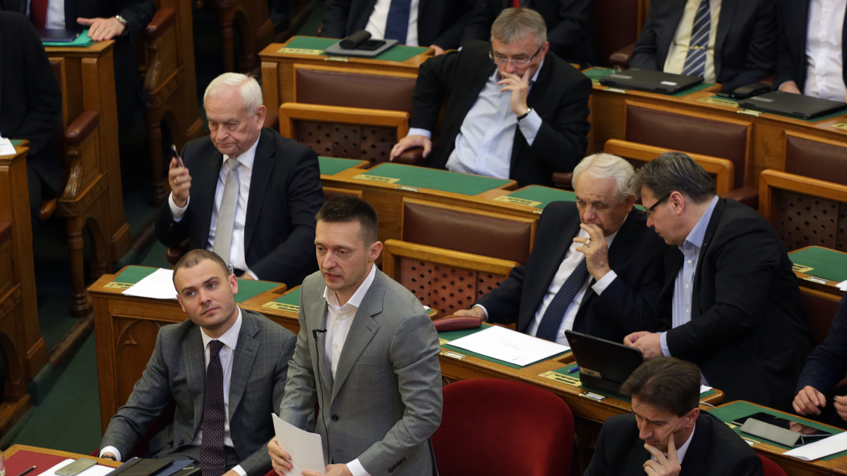 Pert nyertek Rogánék a Portik-ügyben - ORIGO