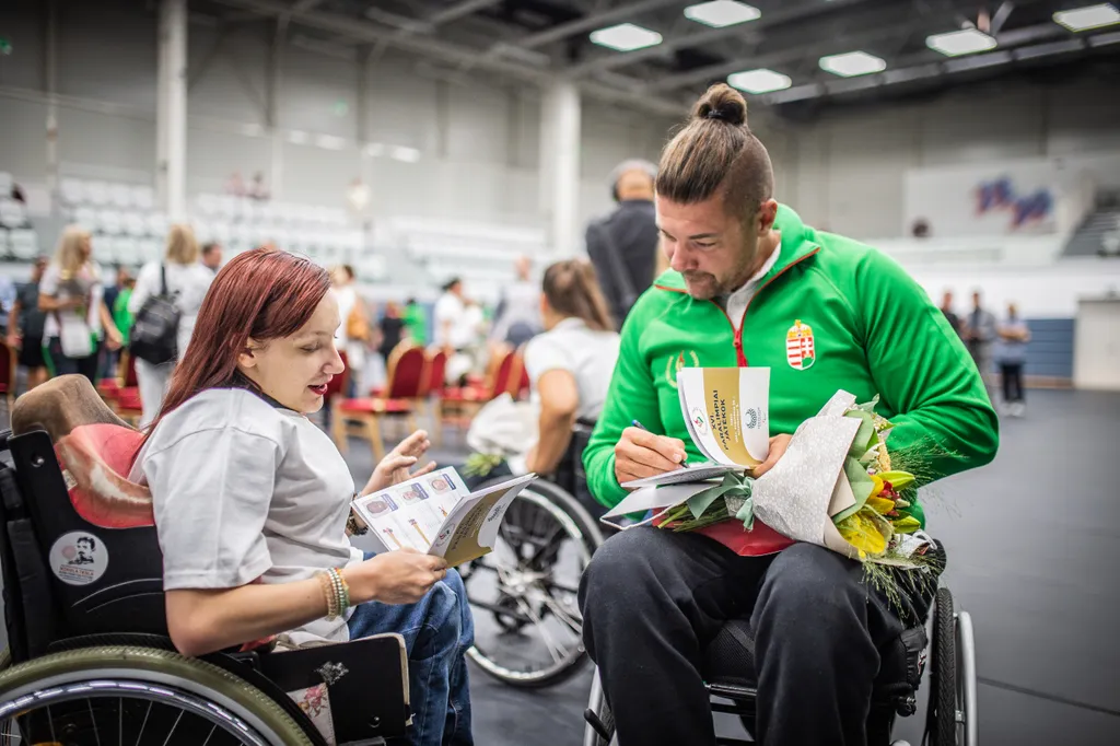 a Magyar Paralimpiai Csapat ünnepélyes fogadására

Szeptember 7-én érkeznek haza Tokióból, a XVI. Paralimpiai Játékokról a Magyar Paralimpiai
Csapat a játékok utolsó napjaiban szereplő versenyzői. 