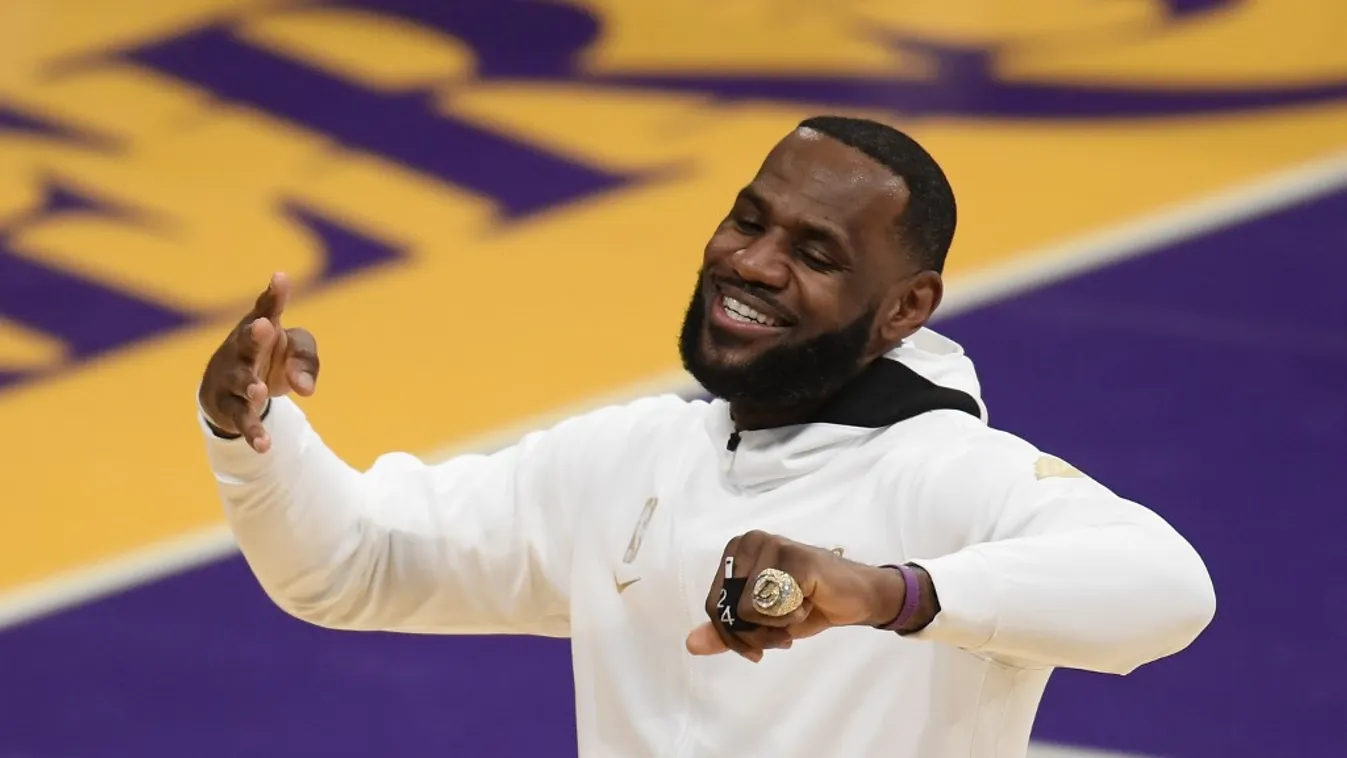 Los Angeles Clippers v Los Angeles Lakers GettyImageRank1 RING People SPORT HORIZONTAL Waist Up Basketball - Sport SMILING CEREMONY Receiving USA NIGHT California City Of Los Angeles One Person Photography Facial Expression Staples Center LeBron James Los