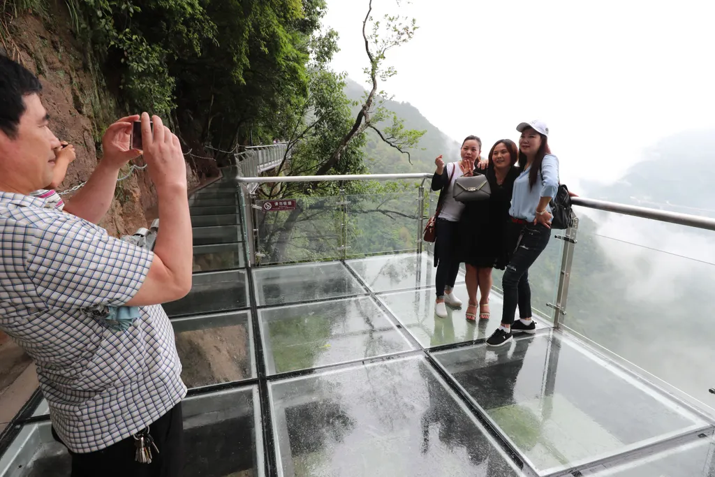 Lingyundu glass trestle opens to public in east China China Chinese Zhejiang Ningbo glass trestle glass trestle Lingyundu Xuedou Mountain Lingjüntu üvegpadlós sétautat 