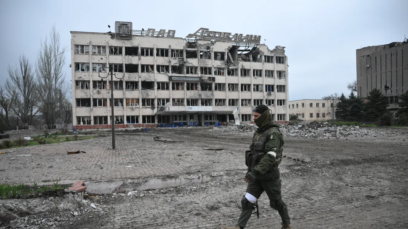 Ukrán válság 2022, orosz, ukrán, háború, Ukrajna, Donyeck, rom, katona, épület 