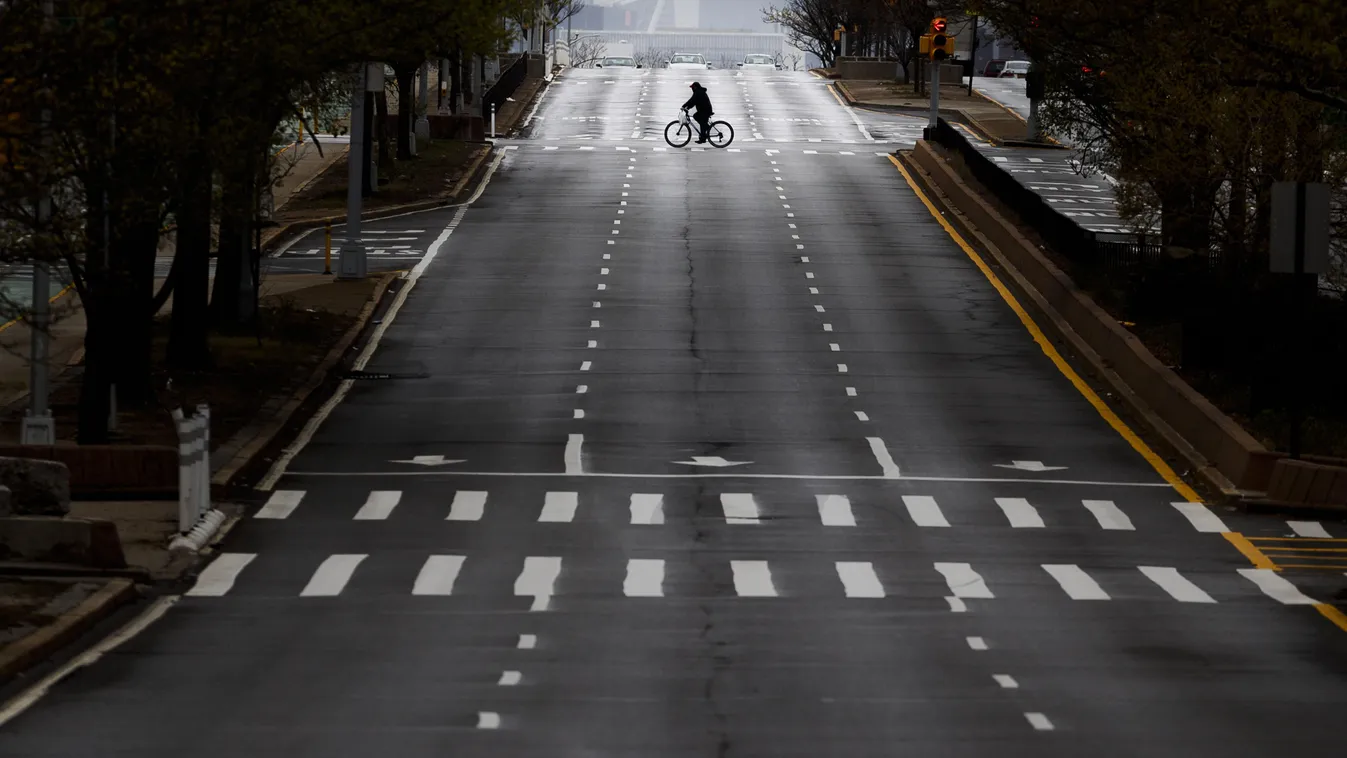 koronavírus, Amerika, USA, New York, gyalogátkelő kerékpáros kihalt koronavírus-járvány út üres 