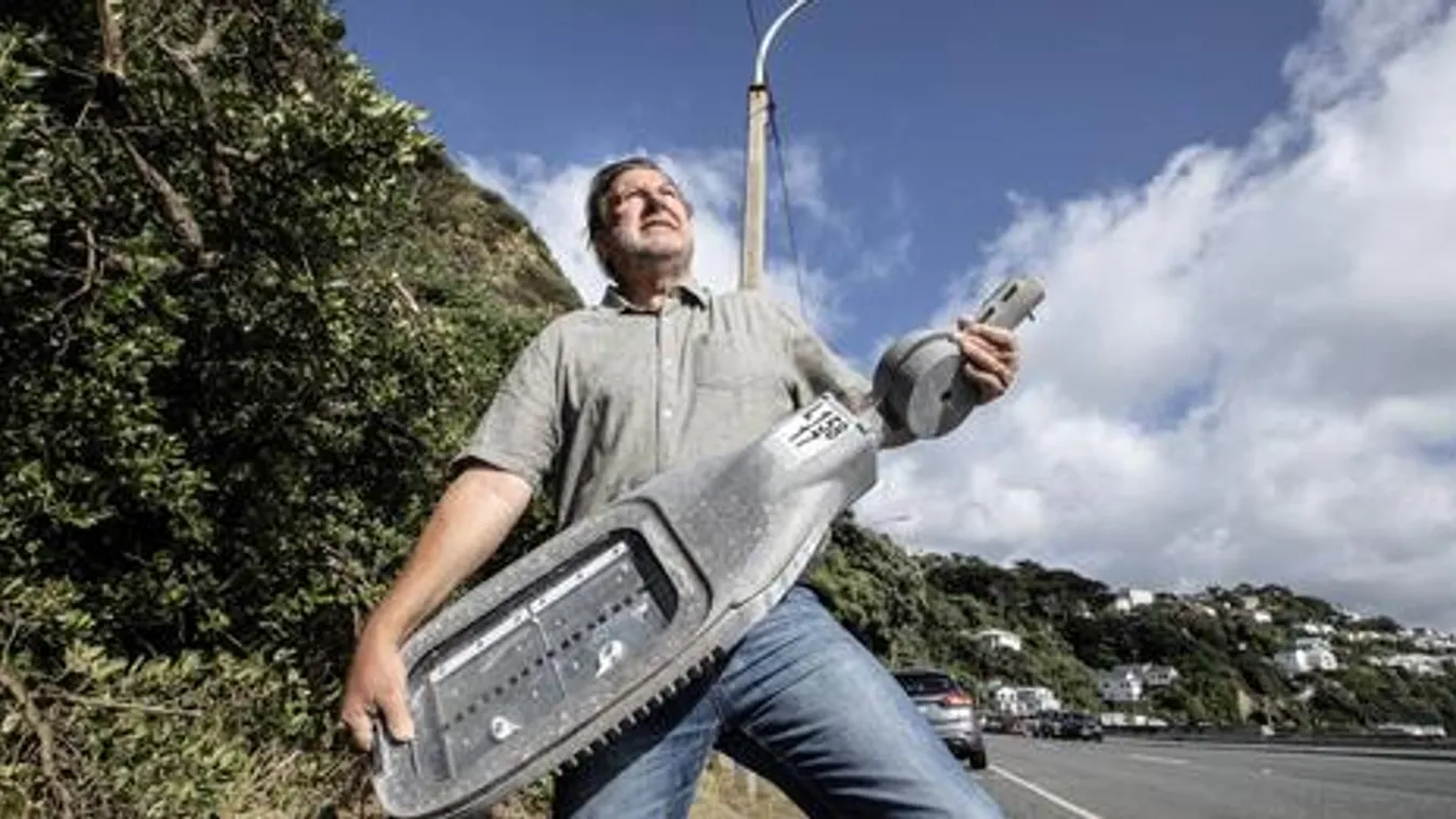 New Zealand, életveszélyes, potyogó utcai lámpák 