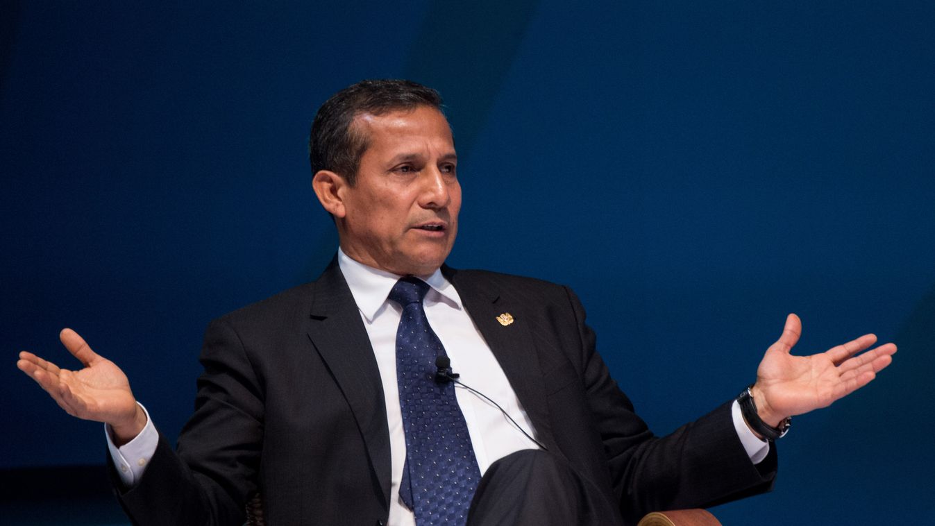 Horizontal Peruvian President Ollanta Humala speaks during the III Pacific Alliance Business Summit in Frutillar, 1.100 km south of Santiago, Chile, June 30, 2016. / AFP PHOTO / MARTIN BERNETTI 