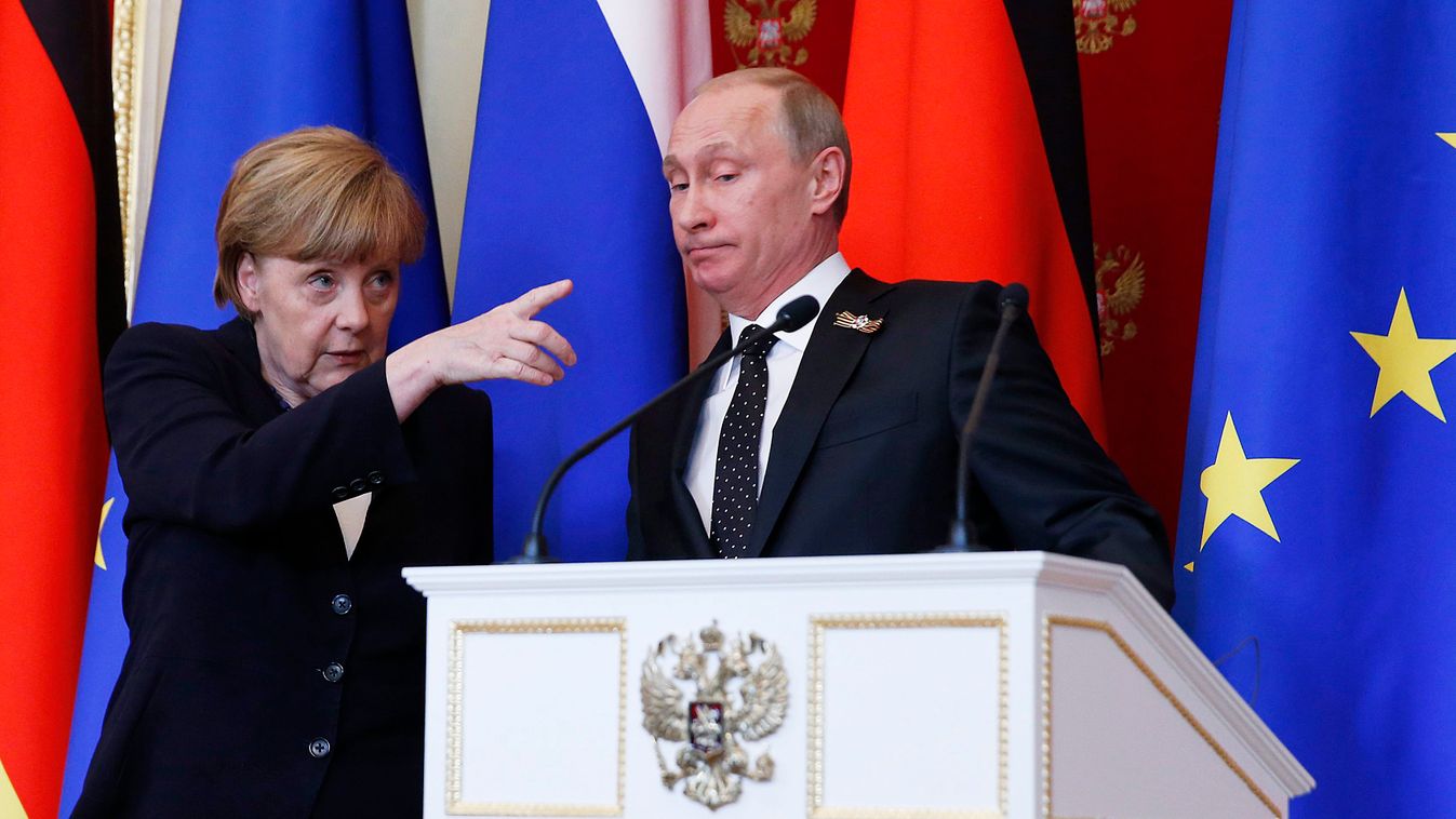 MERKEL, Angela; PUTYIN, Vlagyimir Moszkva, 2015. május 10.
Angela Merkel német kancellár (b) és Vlagyimir Putyin orosz elnök sajtótájékoztatójuk végén Moszkvában 2015. május 10-én, egy nappal a győzelem napi ünnepség után. (MTI/EPA/Szergej Ilnyickij) 