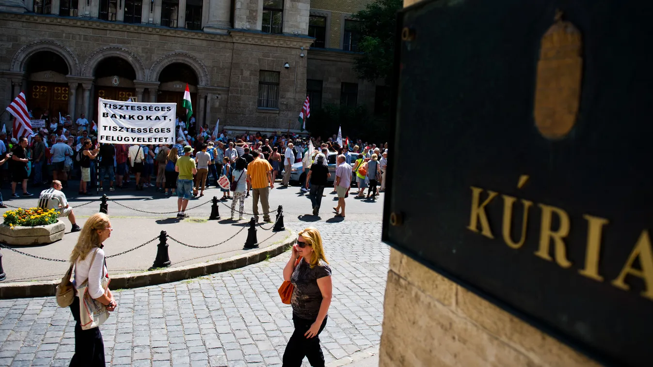 az otp-elleni adósper, kúria, koppány csoport, tüntetés a kúriánál