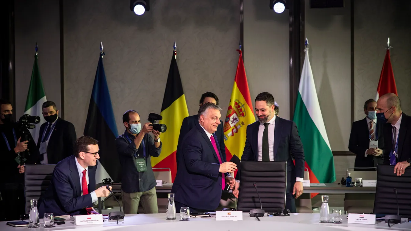 európai konzervatív pártvezetők plenáris ülése Madridban ABASCAL, Santiago; ORBÁN Viktor; MORAWIECKI, Mateusz 