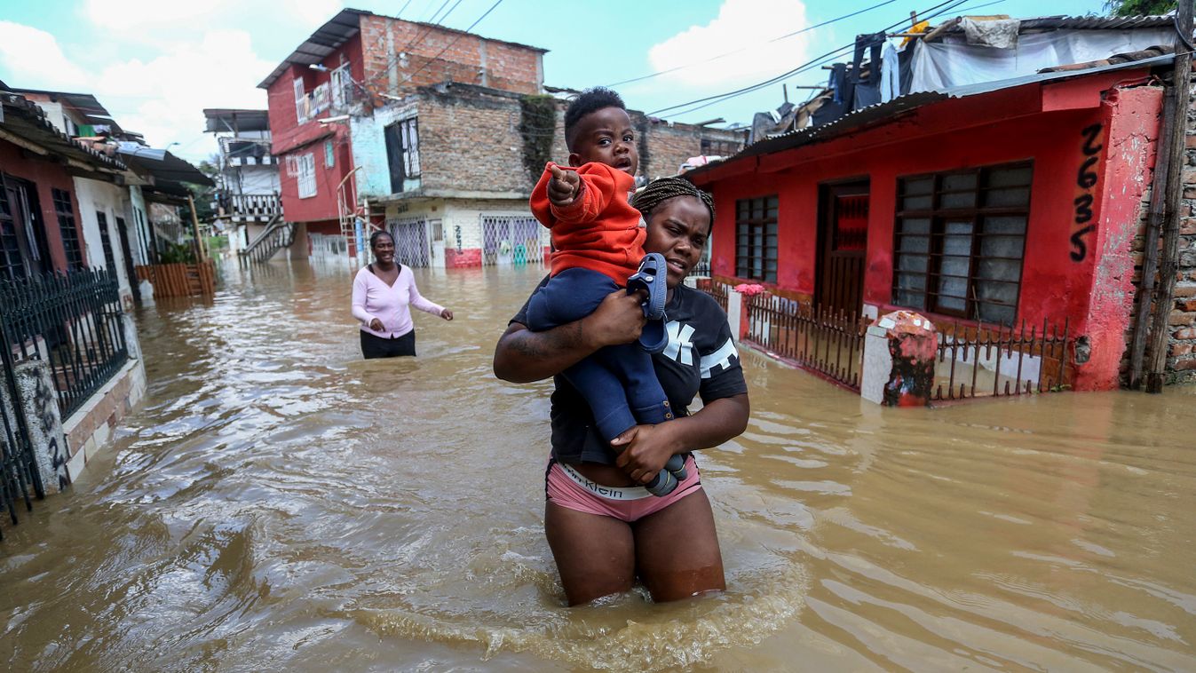 Cali, Kolumbia, árvíz, megáradt a Cauca folyó vize, 2022.11.11. 