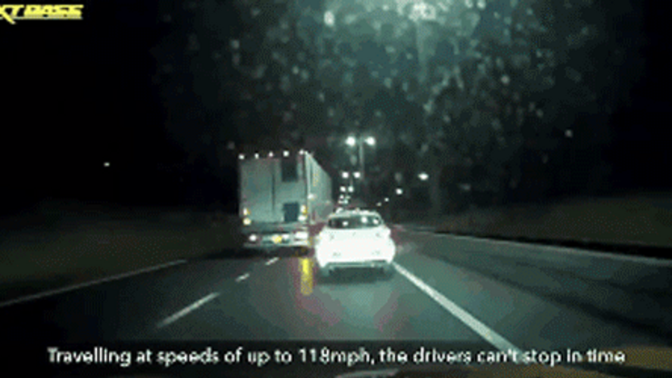 120 km/h-val csapódott a kamionba egy autós - videó 