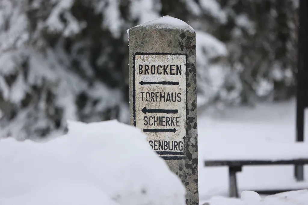 hóvihar és fagy a Harz-hegység Snowstorm in the Harz Mountains Weather Seasons Chunk Horizontal RESIN WINTER SNOW SNOWSTORM 