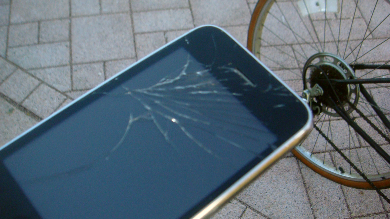 betört mobilkijelző shattered screen smartphone 