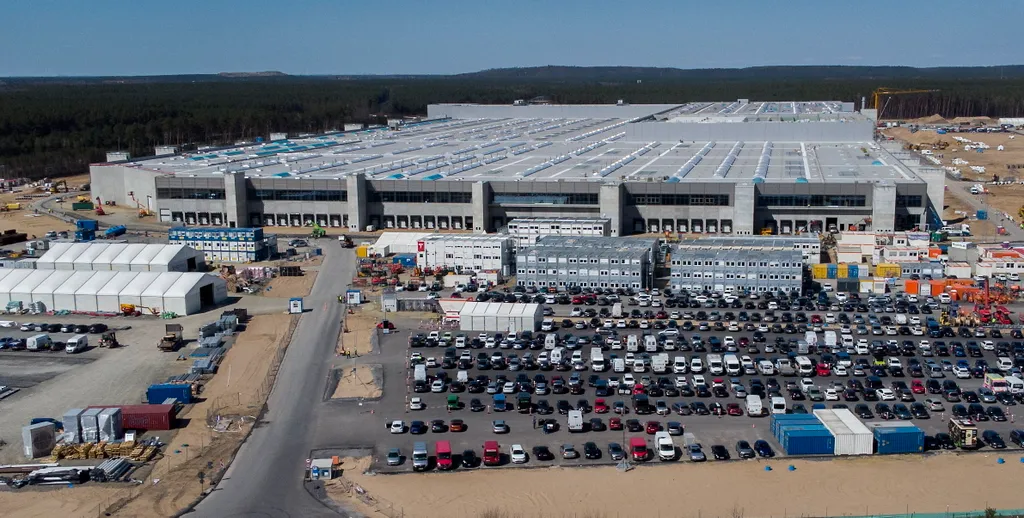 A Tesla épülő gyára Németországban - képek építkezés ÉPÜLET épületfotó FOTÓ FOTÓTECHNIKA FOTÓTÉMA gyár légi felvétel üzemcsarnok 