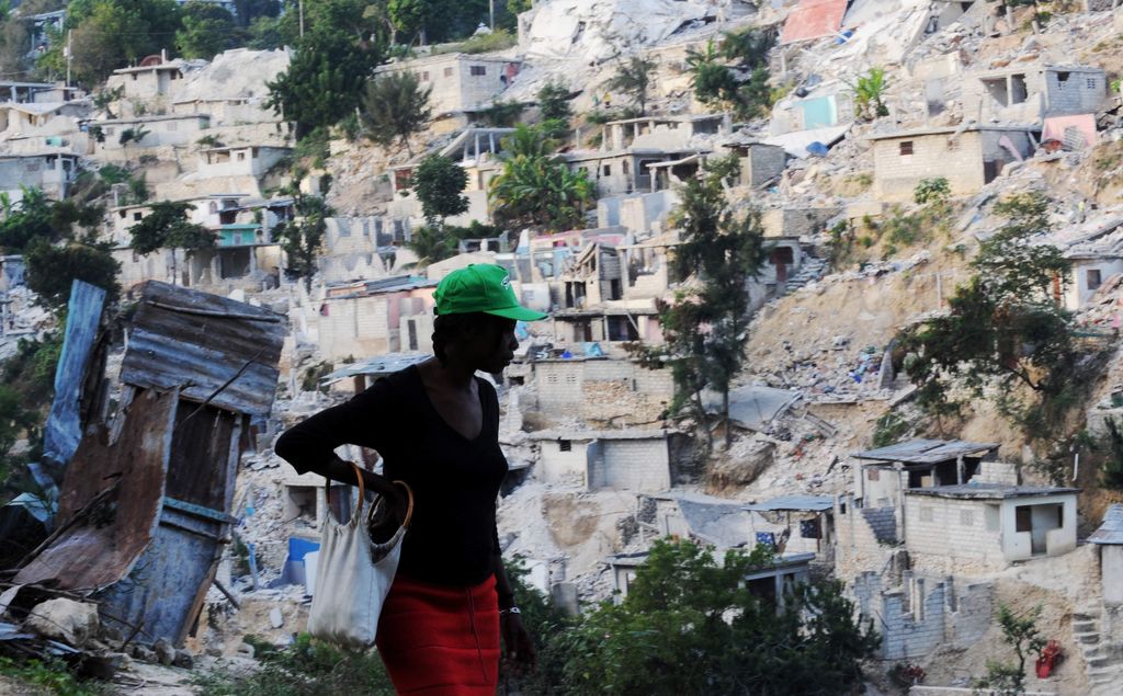 25 év legnagyobb földrengései, galéria, 2023.02.07.  Haiti 95918257 Horizontal EARTHQUAKE GENERAL VIEW CITY NEIGHBOURHOOD BUILDING COLLAPSE DAMAGE HOUSE 