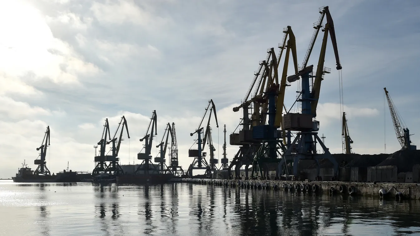 economy Horizontal ILLUSTRATION This picture shows the Berdyansk Sea Port of Azov, eastern Ukraine, on December 2, 2018. - Not a single ship entered the Berdyansk Sea Port this week, according to the port administration, as tensions mounted between Ukrain