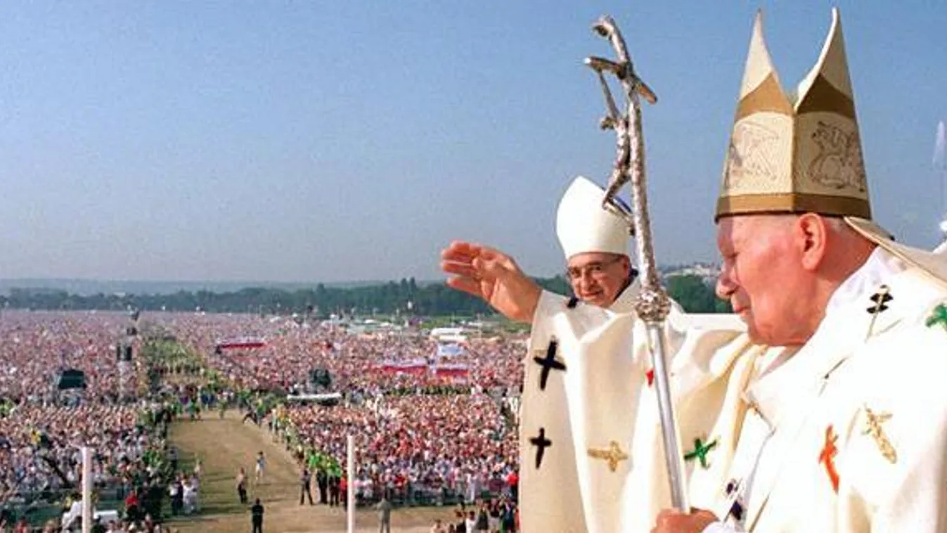 pápa, pápák, ruha, öltözködés, II. János Pál pápa 1997-ben a párizsi világtalálkozón 