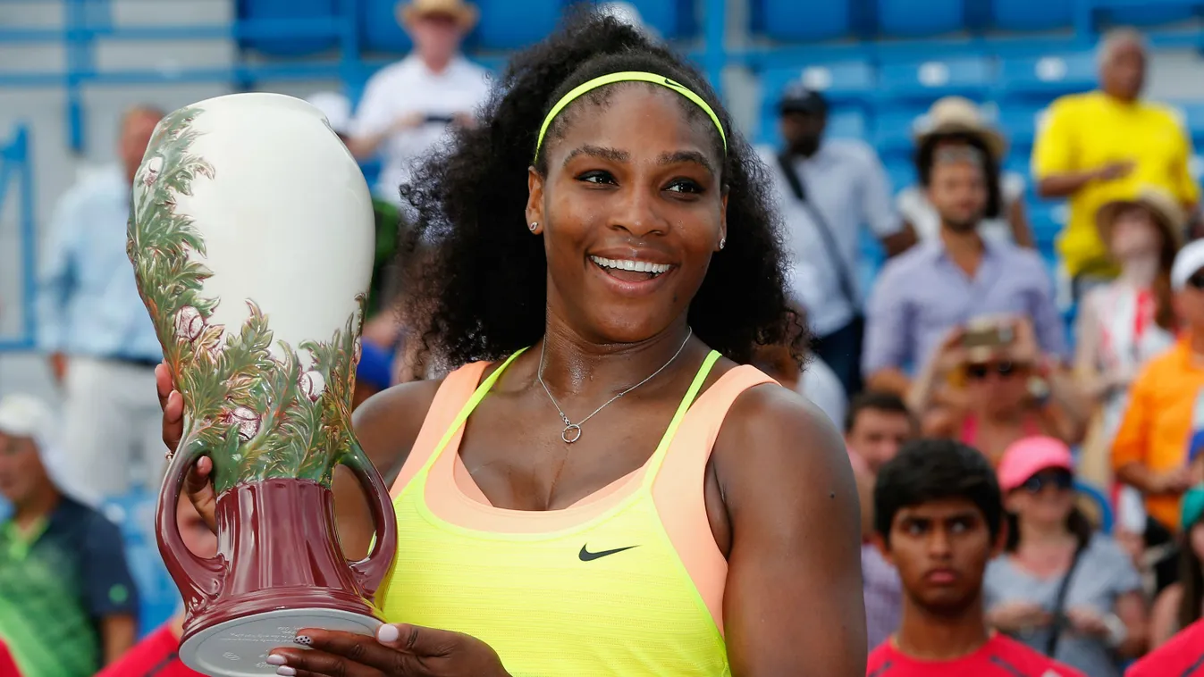 Serena Williams a Cincinnatiben nyert trófeával 