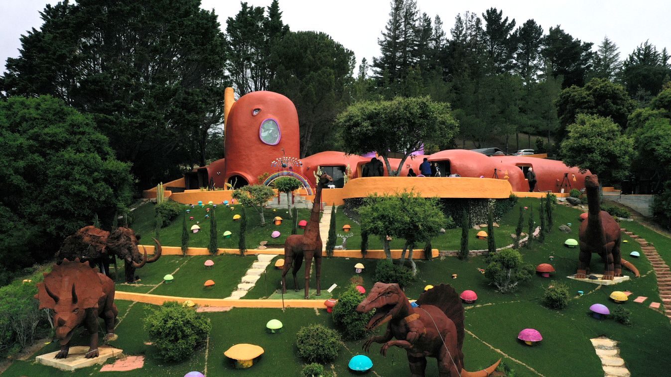 Owners Of "Flintstones" Themed House In California In Legal Fight With Town Over Construction Permits GettyImageRank1 HORIZONTAL USA California Photography Human Interest so-called Flintstone Hillsborough, California Topix Bestof HOUSE Hillsborough View B