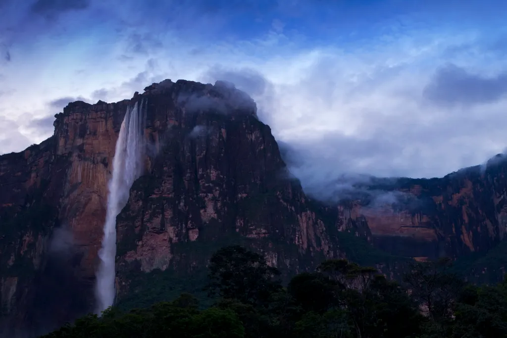 Angel vízesés, Venezuela  Angel Falls at dawn, Canaima National Park, Guayana, Venezuela, color image photography eritage Site outdoors scenics travel travel destinations nature beauty in nature mountains clouds blue sky Angel Falls dawn Canai 