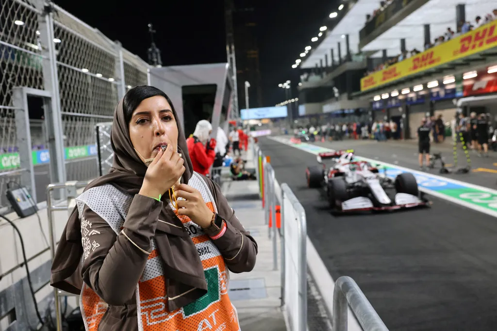 Forma-1, Szaúd-arábiai Nagydíj, női sportbíró, Haas 