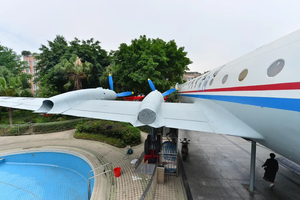 Egy leselejtezett repülőben nyitottak boltot a kínái CHENGDU-ban, galéria, 2023 