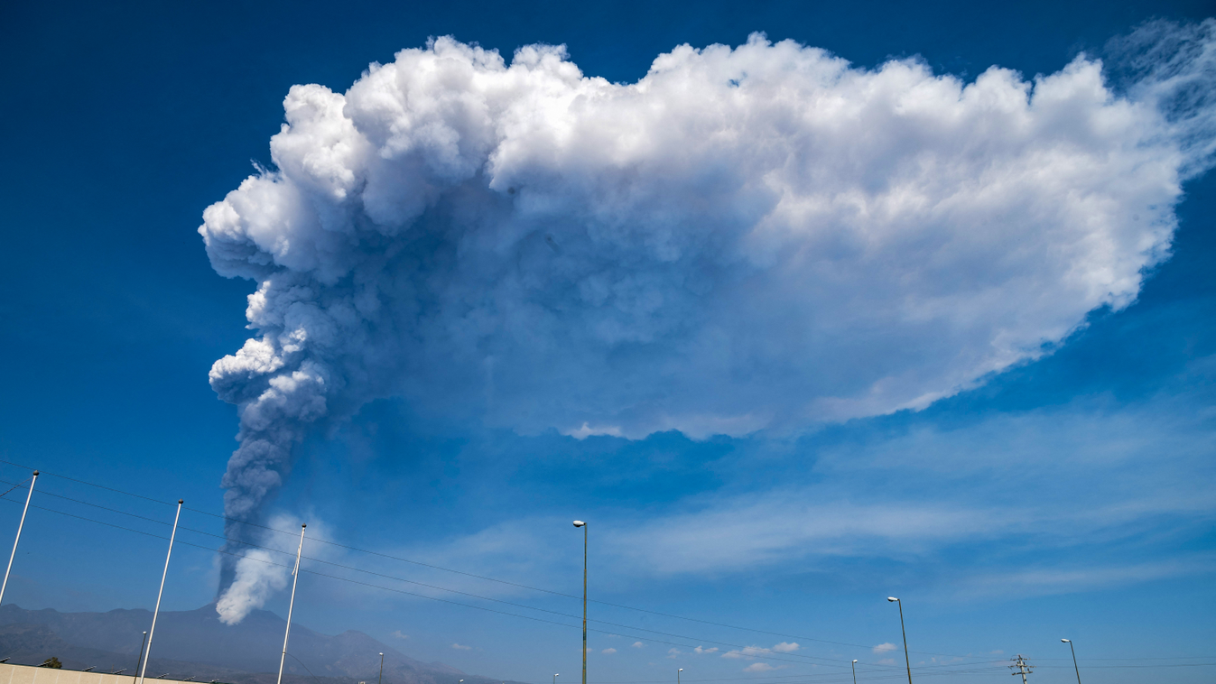 volcano TOPSHOTS Horizontal VOLCANO ERUPTION GENERAL VIEW 