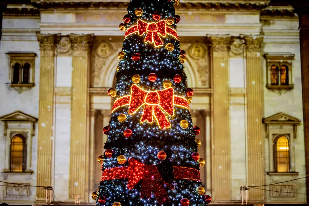 Karácsony 2022,  vásár, troli, busz, fény, fénytroli, fénybusz, ünnepek, advent, adventi vásár, Adventi Ünnep Karácsonyi Vásár, vásárok, Budapest, Bazilika, Adventi vásár 