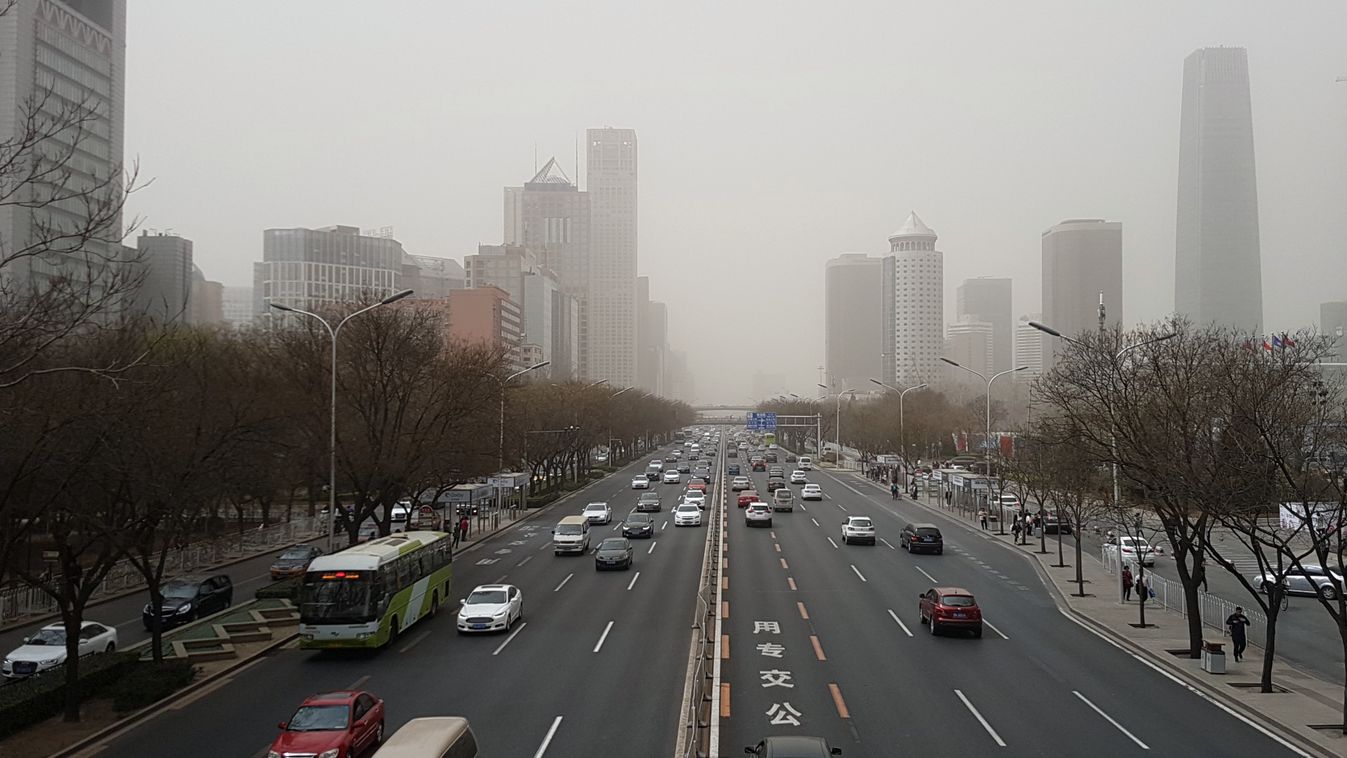freeway highway road street traffic vehicle fog smog HORIZONTAL landscape 5465422 28.03.2018 Smog in Beijing. Anna Ratkoglo / Sputnik 